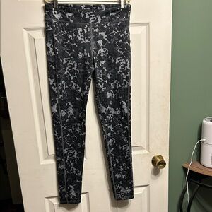 Old navy active grey and black leggings XL